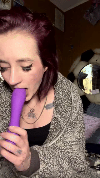 tatikiss_ animated gif teaser
