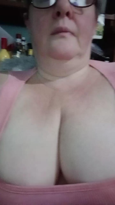 Naughtyandbusty's Profile