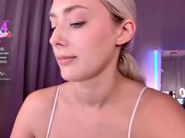 7loren_wood7 live stage