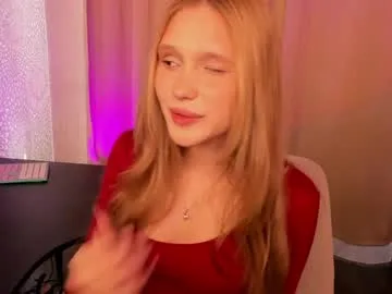 adelinecrash live stage