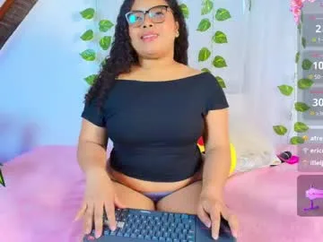 alanaa_gomezz live stage
