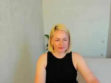 alicee__grace live stage