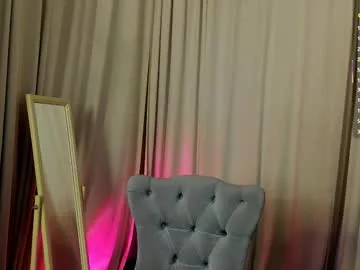 alika_shy live stage