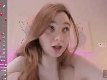 alisa_lesly live stage
