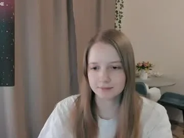 alisha_ley live stage