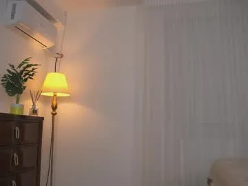 alyonaqueen_ live stage