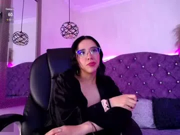 amara_davis1 live stage