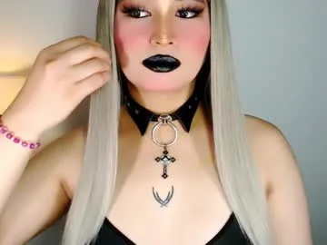 amara_perry30 live stage