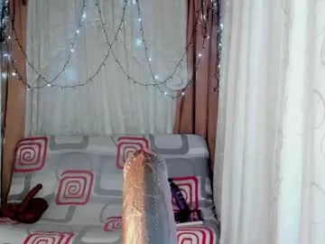 ana_off_alana live stage
