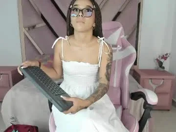 angell_petite01 live stage