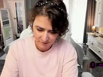 arianasage_ live stage