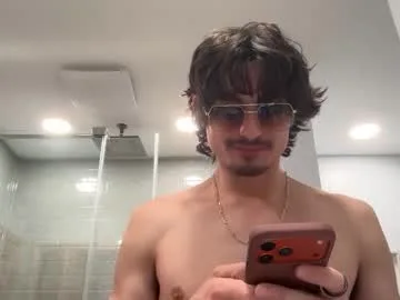 ashton_tyler8 live stage