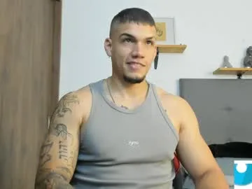axel_taylor21 live stage