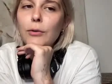 bloom_ella live stage