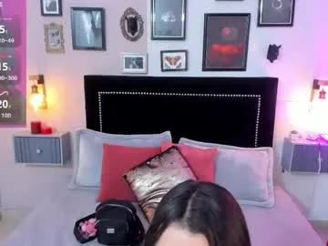 charlotte__benett live stage