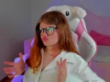 chloehalses live stage