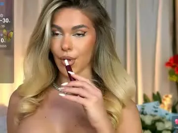 chloevelvetx live stage