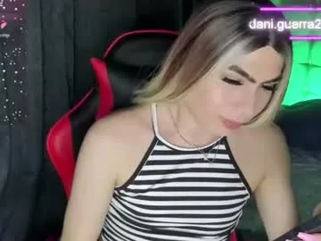 dani_lovet1 live stage