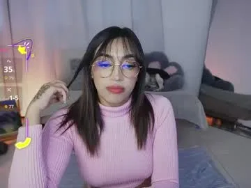 dannielle_ live stage