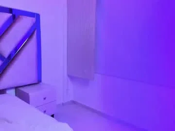 elena_tylor live stage