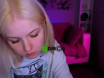 elli_ashley live stage