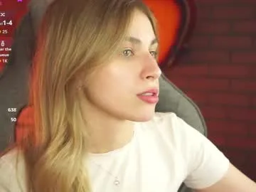 elliecutes live stage