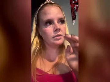 elliescott34 live stage