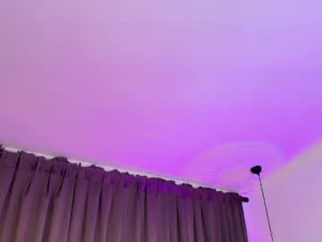 emelie_ch_ live stage