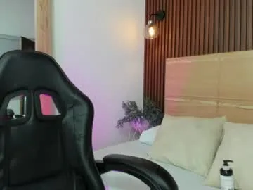 emilly_miracle live stage