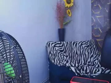 emily_jhonsson_ live stage