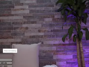 emily_montoya live stage