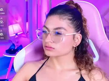 emilyjonesss_ live stage