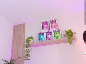 emilyy_bank live stage