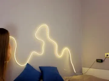emma_clon live stage