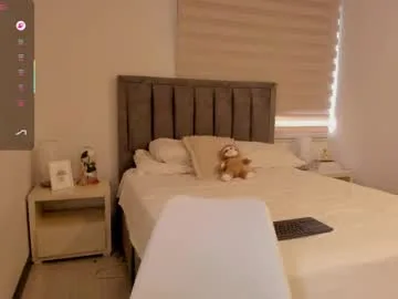 erotic_boobs live stage
