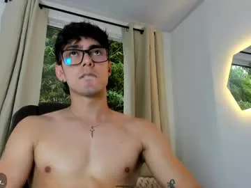 etham_wolf1 live stage
