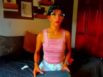 evaa_campbell live stage