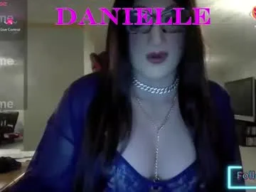 femaledanielle live stage