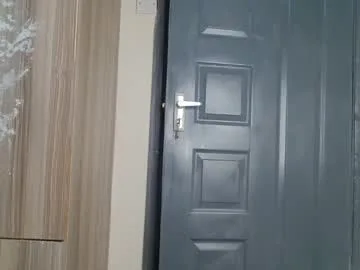 hairy_squiter live stage