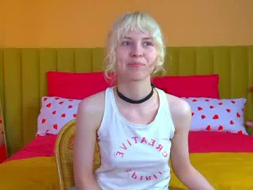 hannahhollis live stage