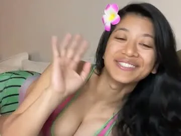 hawaiigirl_ live stage