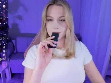 honey_blondee live stage