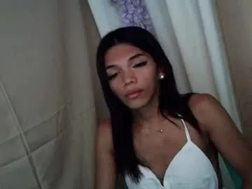 horny_rhiana live stage