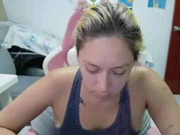 hot_mommymia live stage