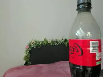 hugeboobserin live cam preview