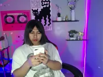 im_ur_girl_demure live stage