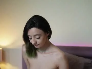 joelleapril live stage