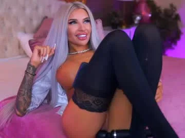 juicy_jessye live stage
