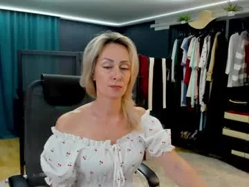 julia__cherry_ live stage