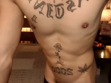 justine_hunk live stage